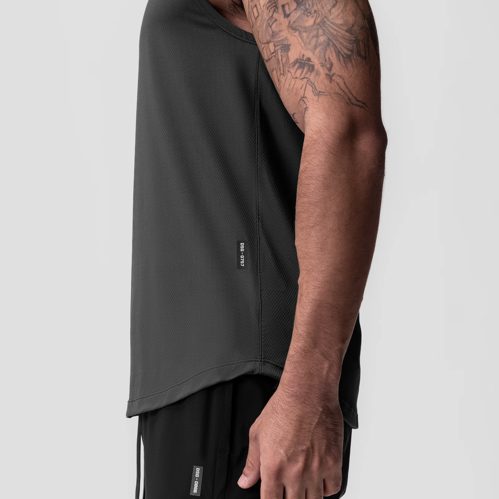 0757. AeroSilver® Cutoff Tank - Space Grey - Image 5