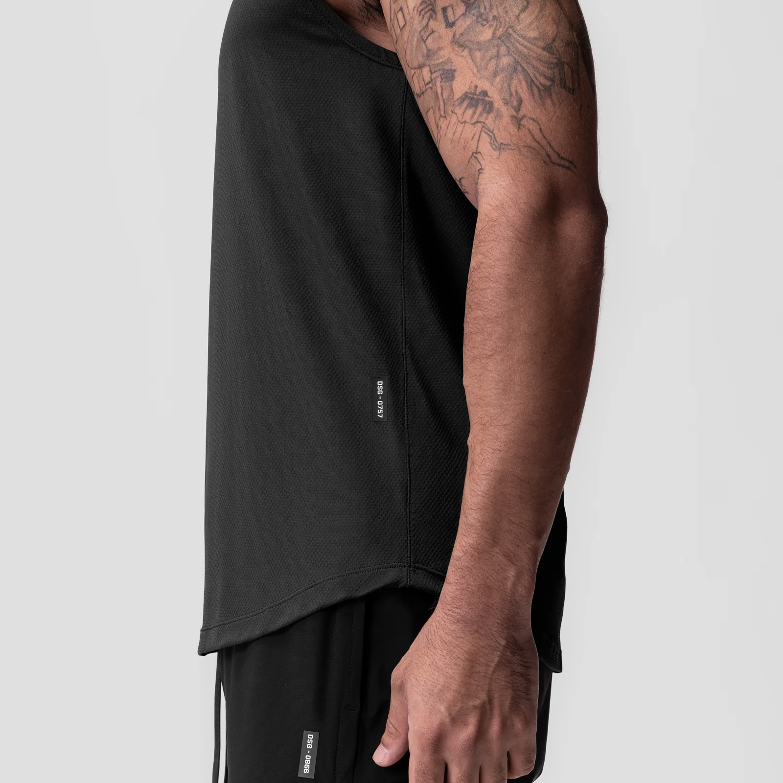 0757. AeroSilver® Cutoff Tank - Black - Image 5