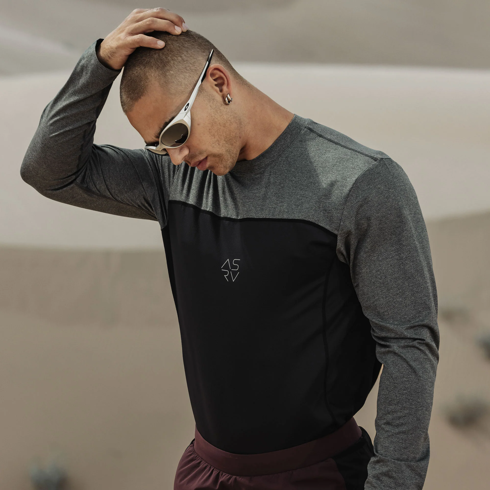 1190. AEROSILVER® UPF50+ Run Long Sleeve - Black - Image 2
