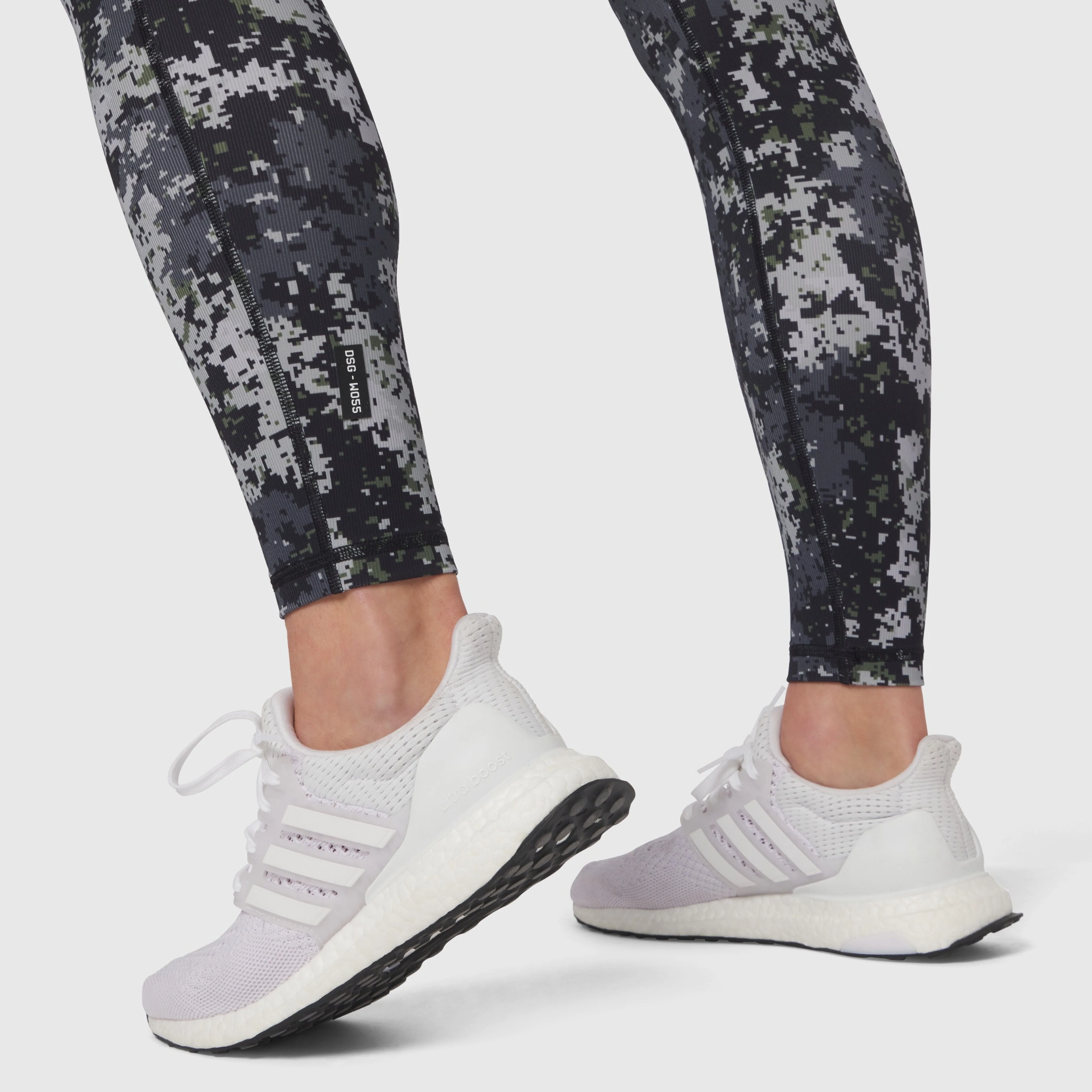 W055. Lycra® Ribbed Running Tight - Pixel Camo - Image 7