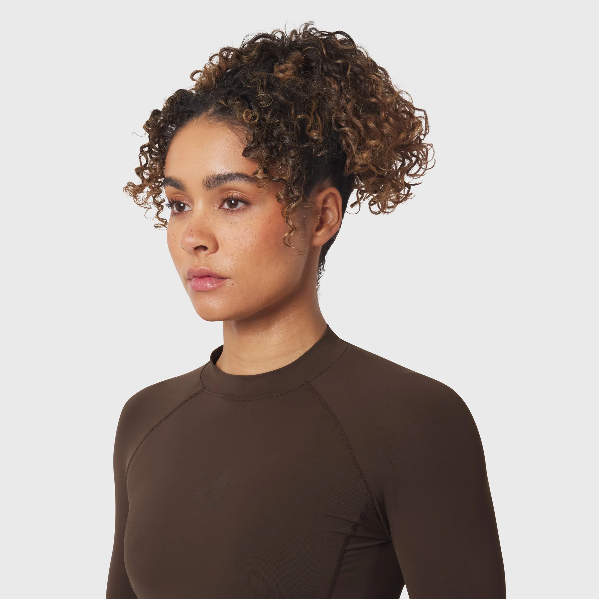 W058. LYCRA® ADAPTIV Baselayer Longsleeve - Dark Earth - Image 4