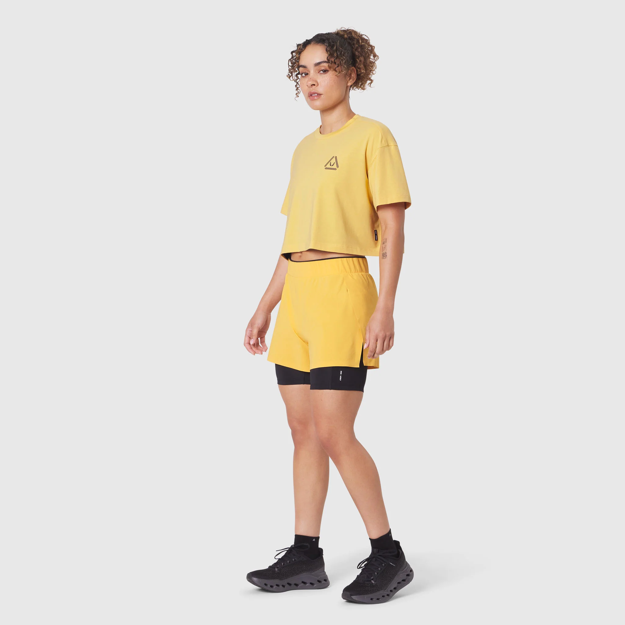 W082. SUPIMA® Ice-Skin™ Reversible Crop Tee - Amber/Black - Image 3