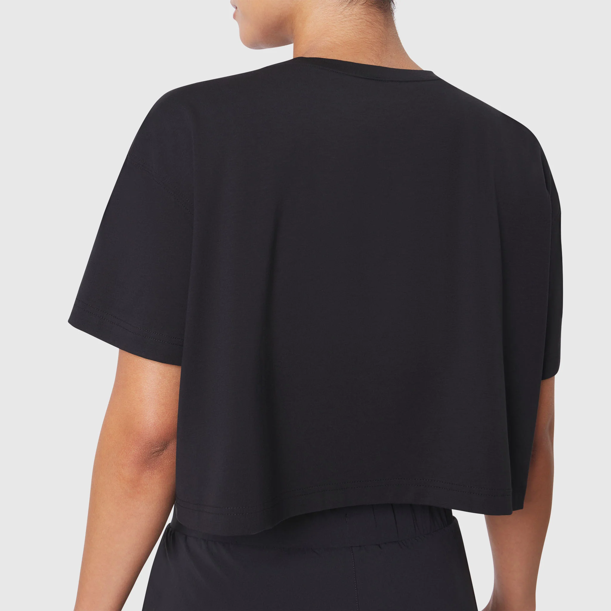 W082. SUPIMA® Ice-Skin™ Reversible Crop Tee - Black/Black - Image 6