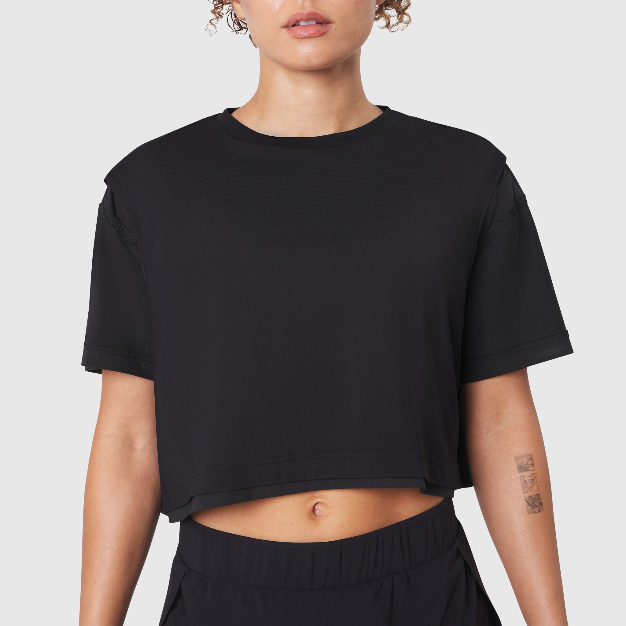 W082. SUPIMA® Ice-Skin™ Reversible Crop Tee - Black/Black - Image 7