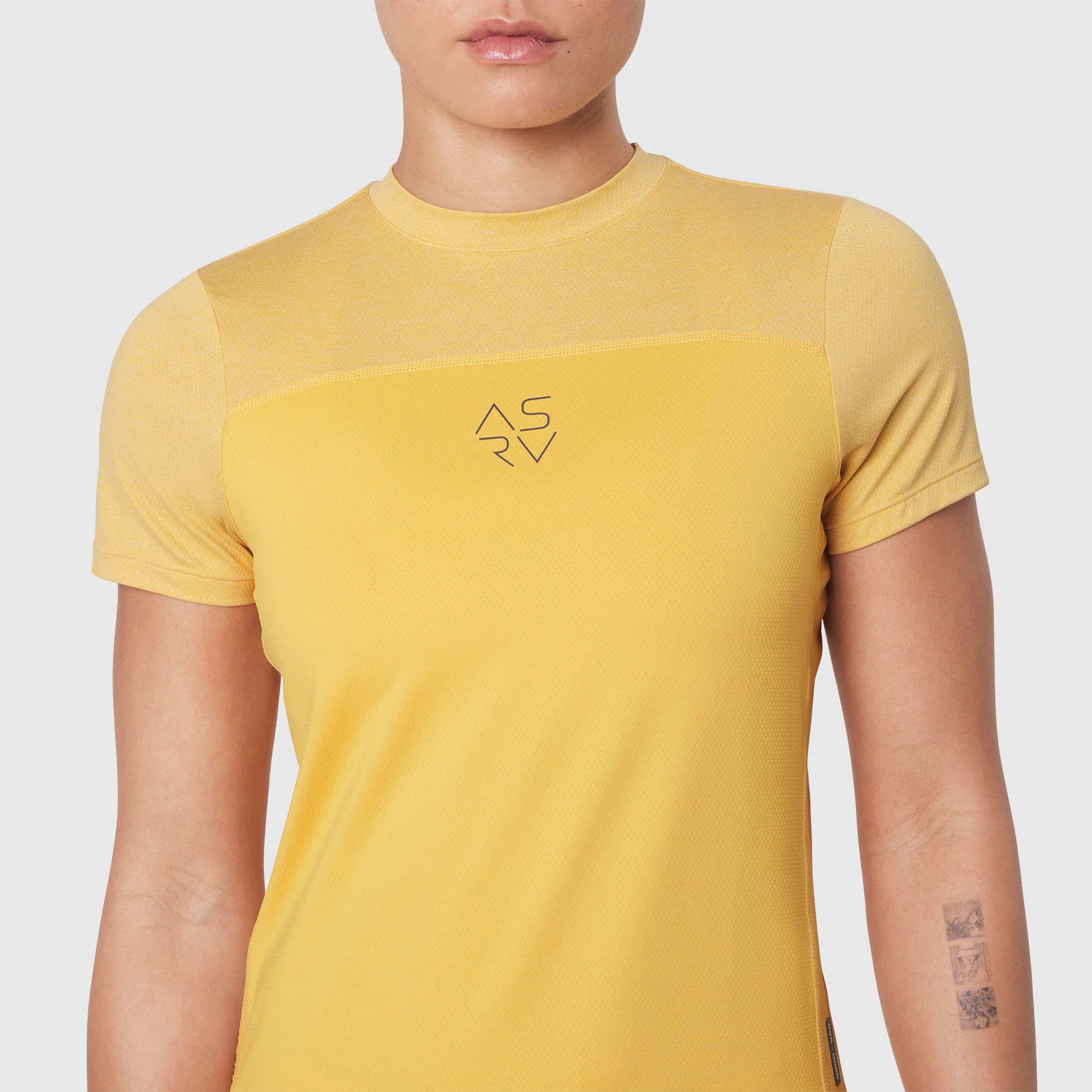 W086. AEROSILVER® UPF50+ Run Tee - Amber - Image 7