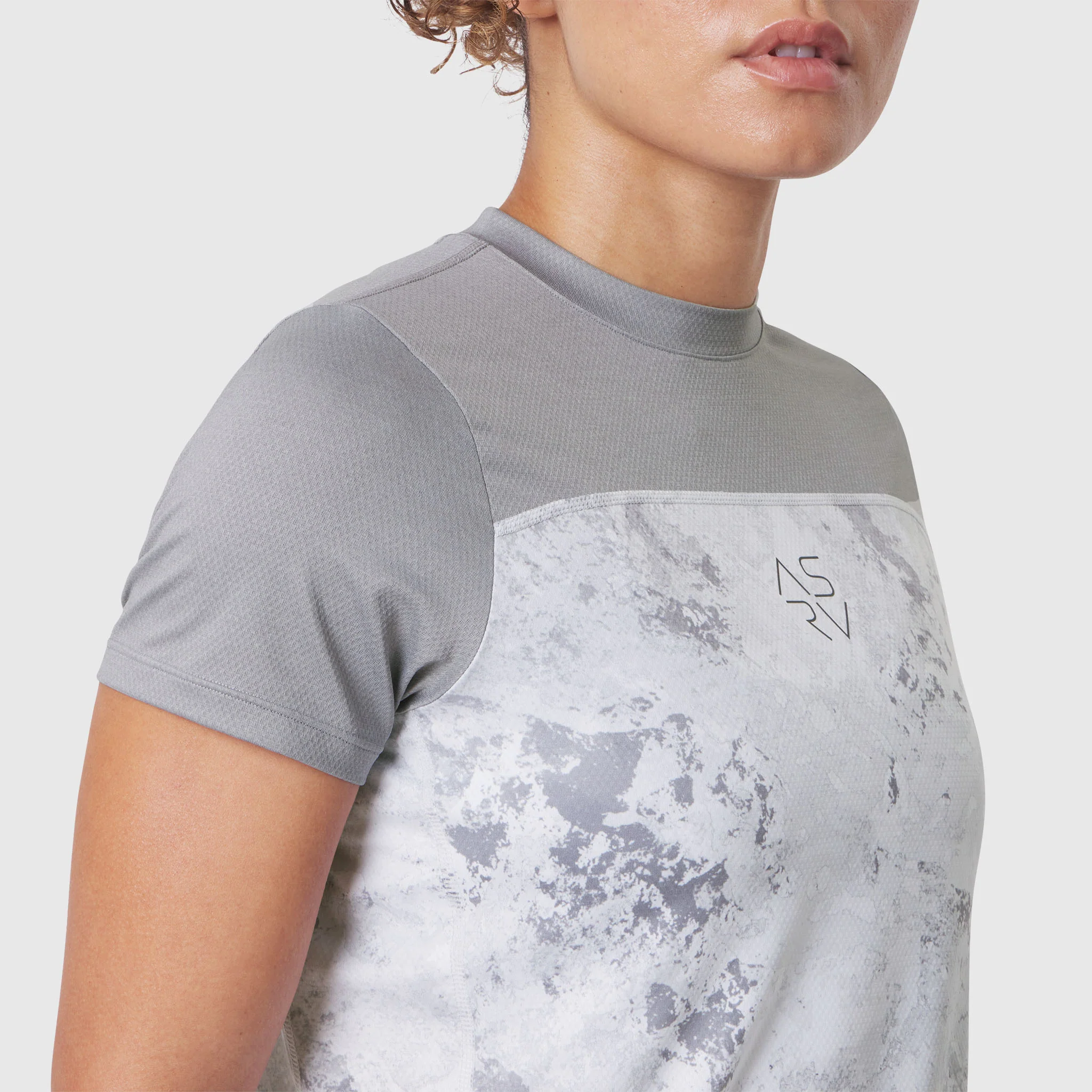 W086. AEROSILVER® UPF50+ Run Tee - Sedona Snow Camo - Image 4